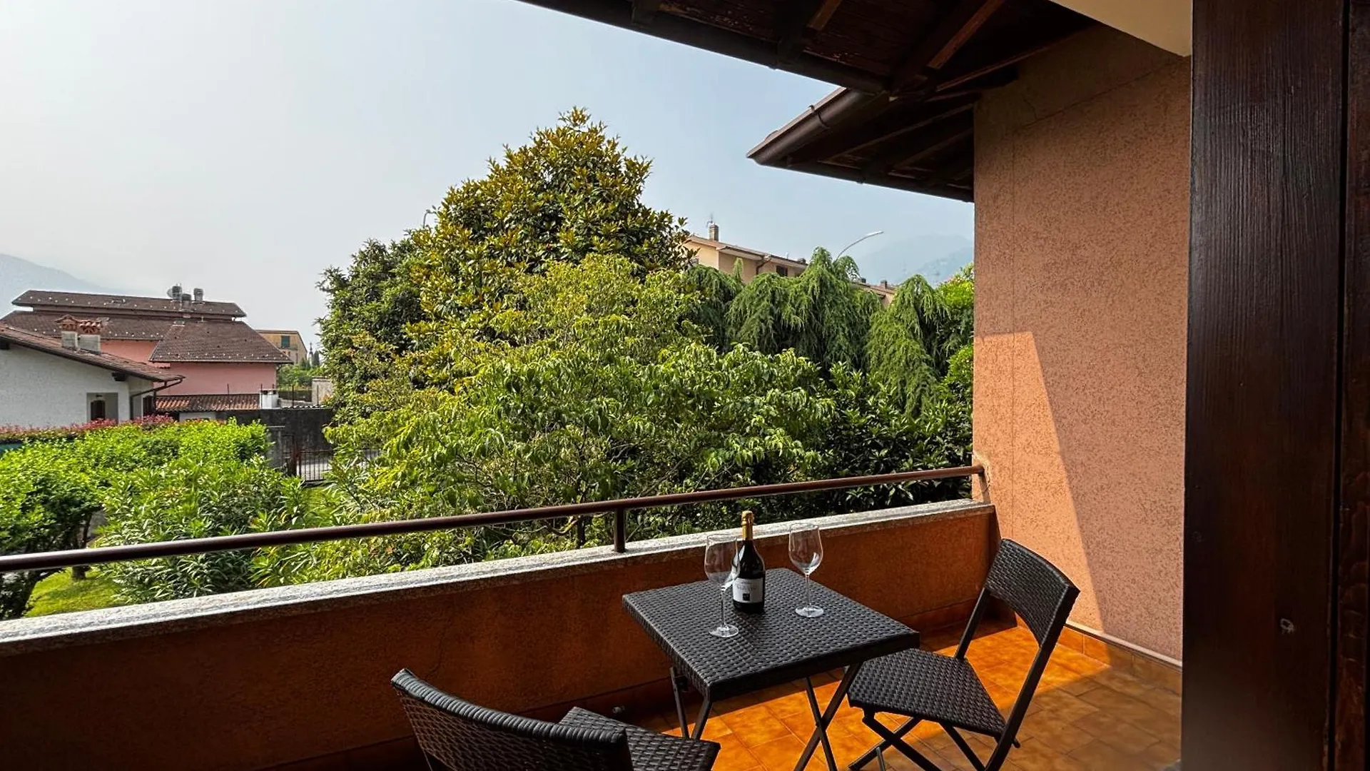 Kontakte von Camellia Apartment Gravedona - Larihome A98