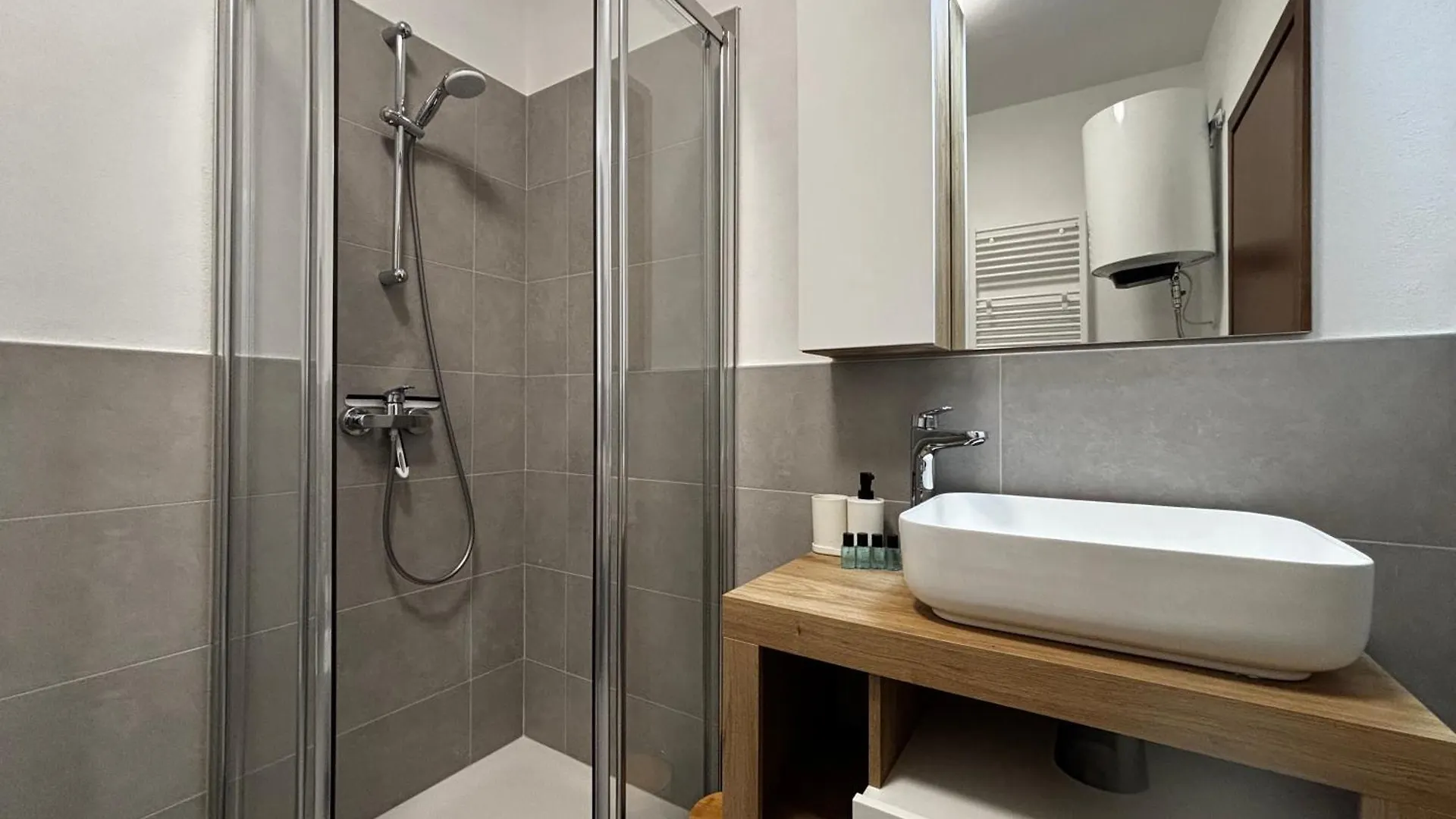 Camellia Apartment Gravedona - Larihome A98 Italien